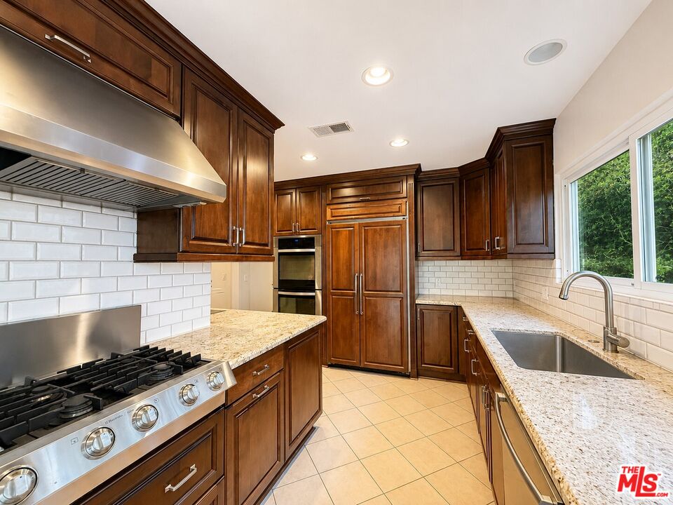 2200 S Canfield Ave