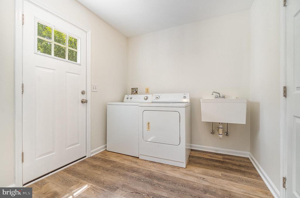 85 Saint Johns Rd W