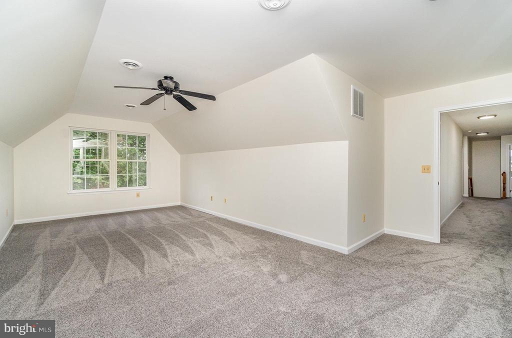 85 Saint Johns Rd W