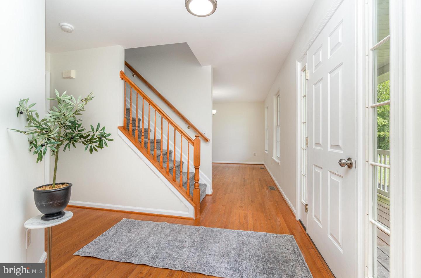 85 Saint Johns Rd W
