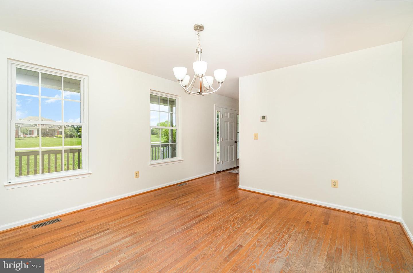 85 Saint Johns Rd W