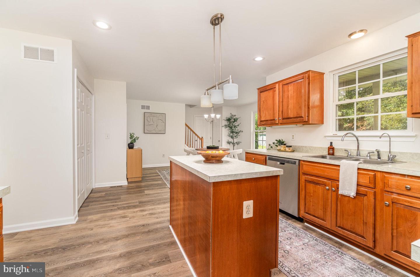 85 Saint Johns Rd W