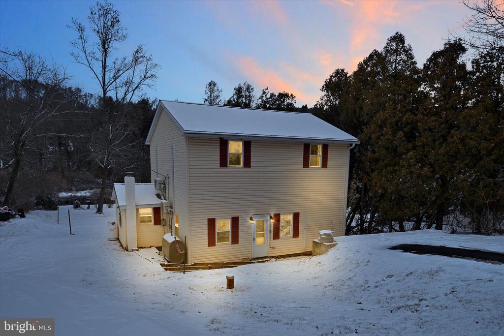 3497 New Holland Rd