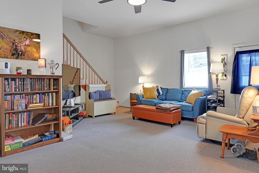 3497 New Holland Rd