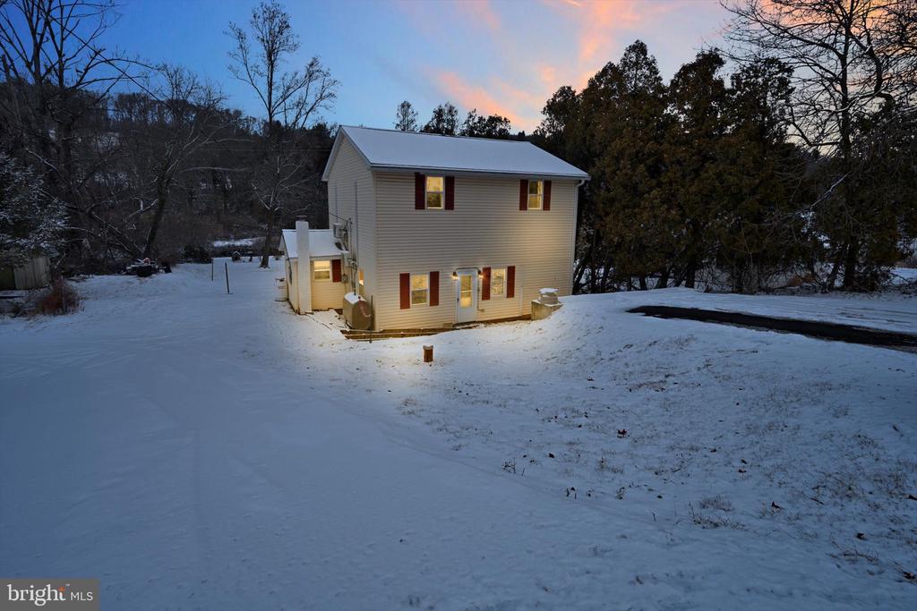 3497 New Holland Rd