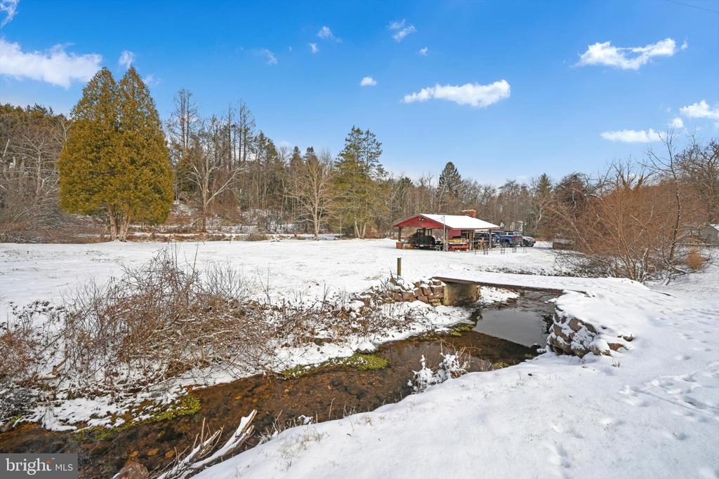 3497 New Holland Rd