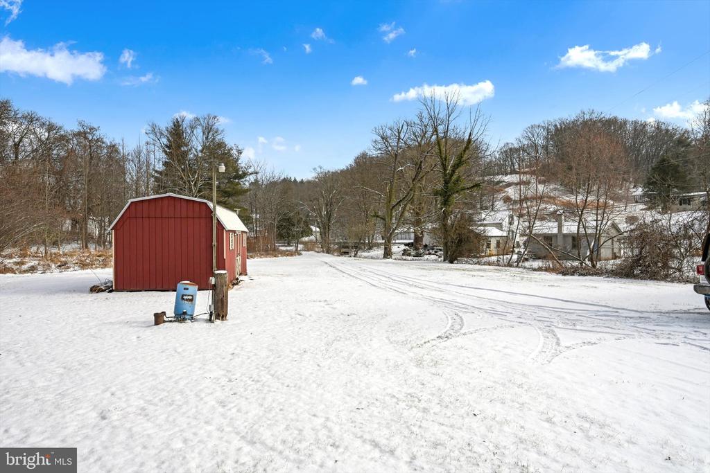 3497 New Holland Rd