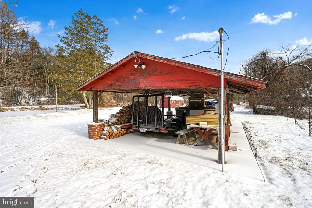 3497 New Holland Rd