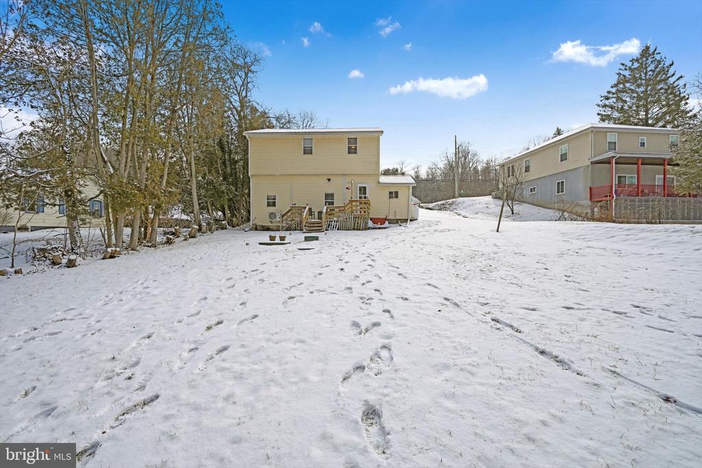 3497 New Holland Rd