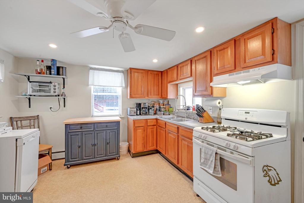 3497 New Holland Rd