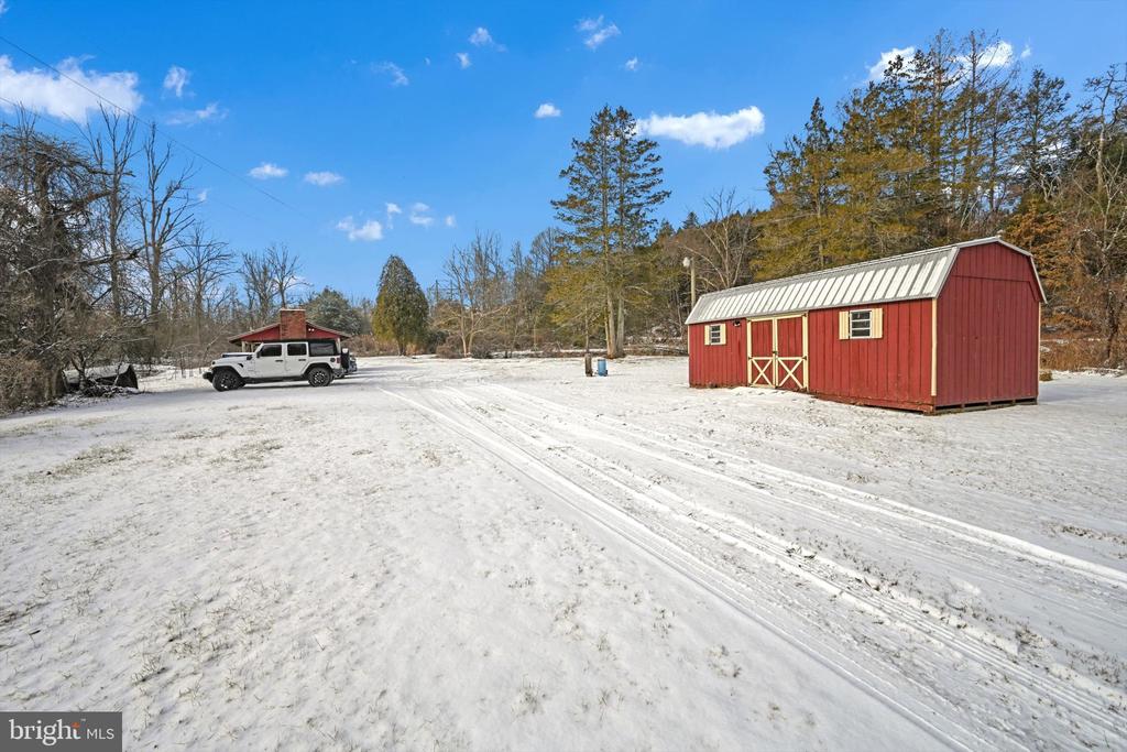 3497 New Holland Rd