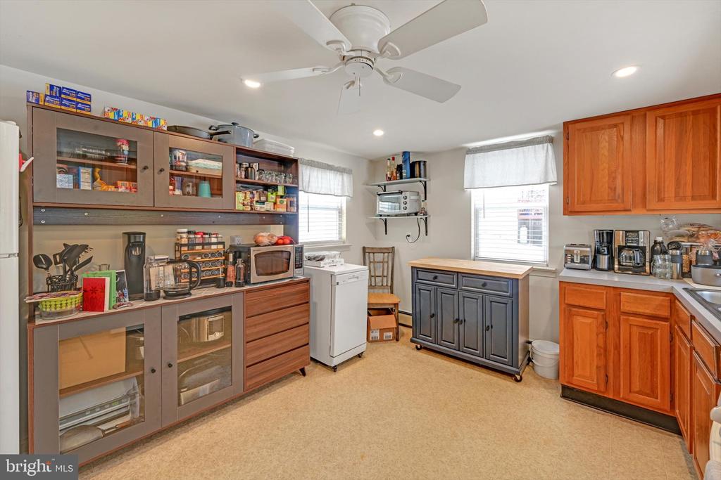3497 New Holland Rd