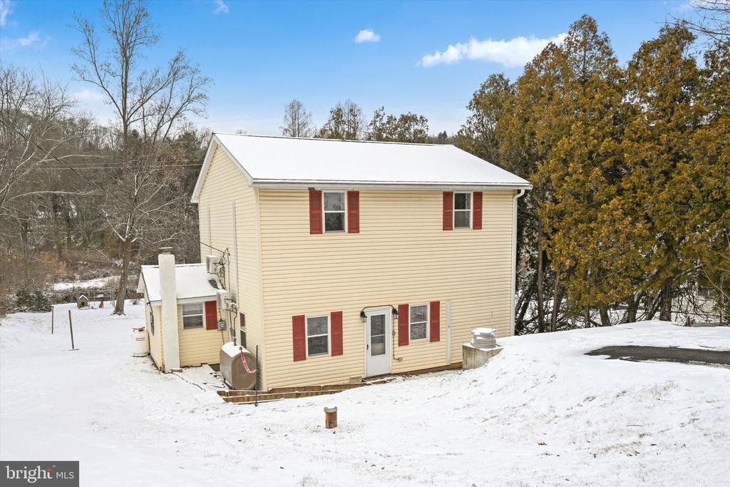 3497 New Holland Rd