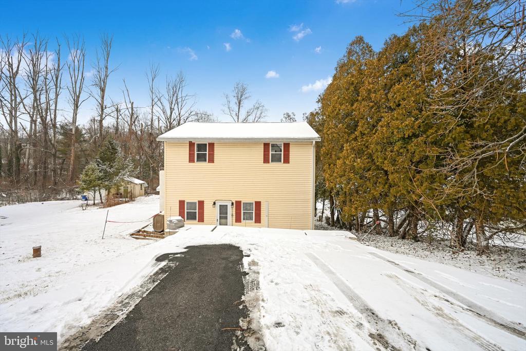 3497 New Holland Rd