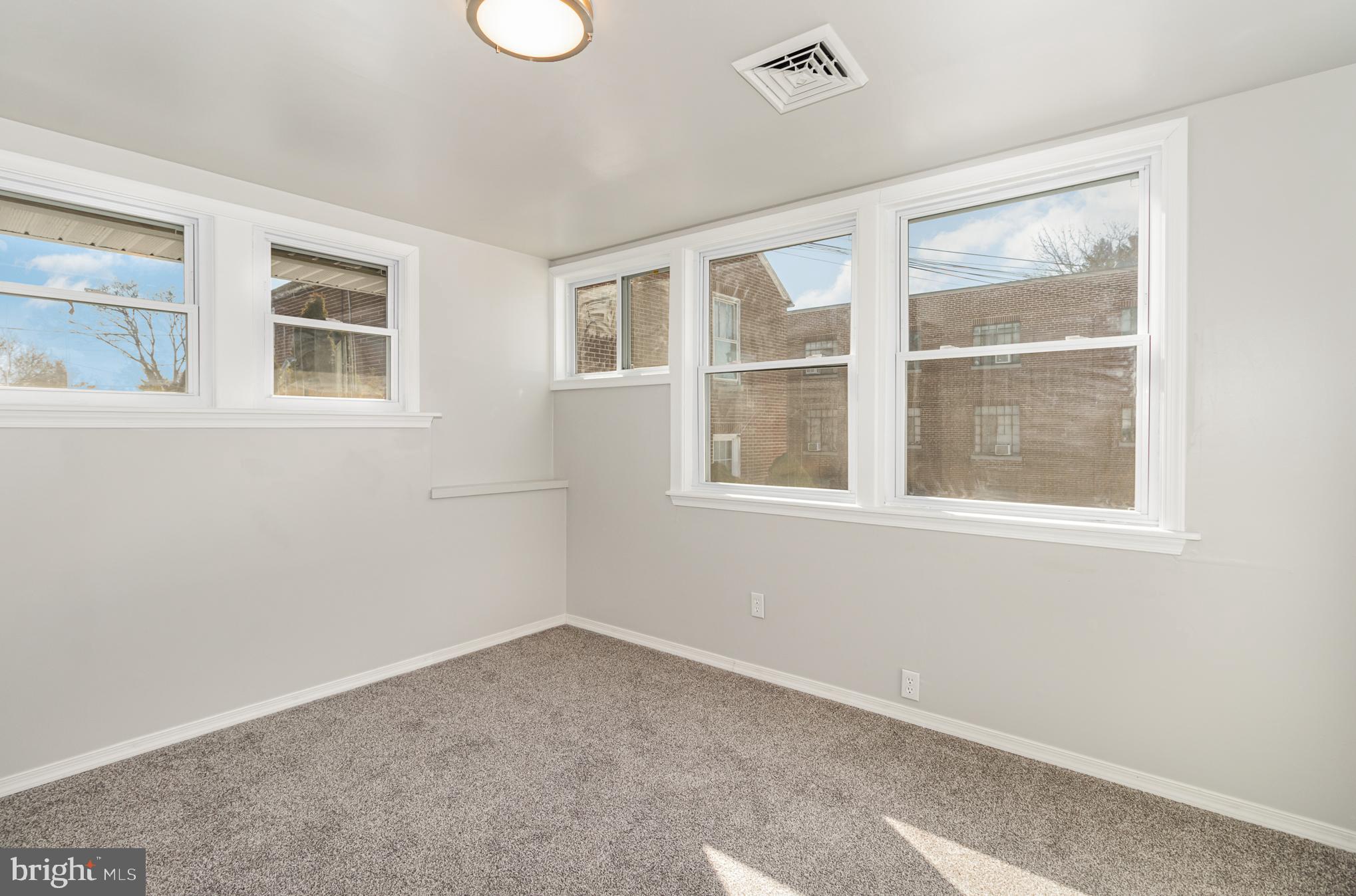 417 E Main St