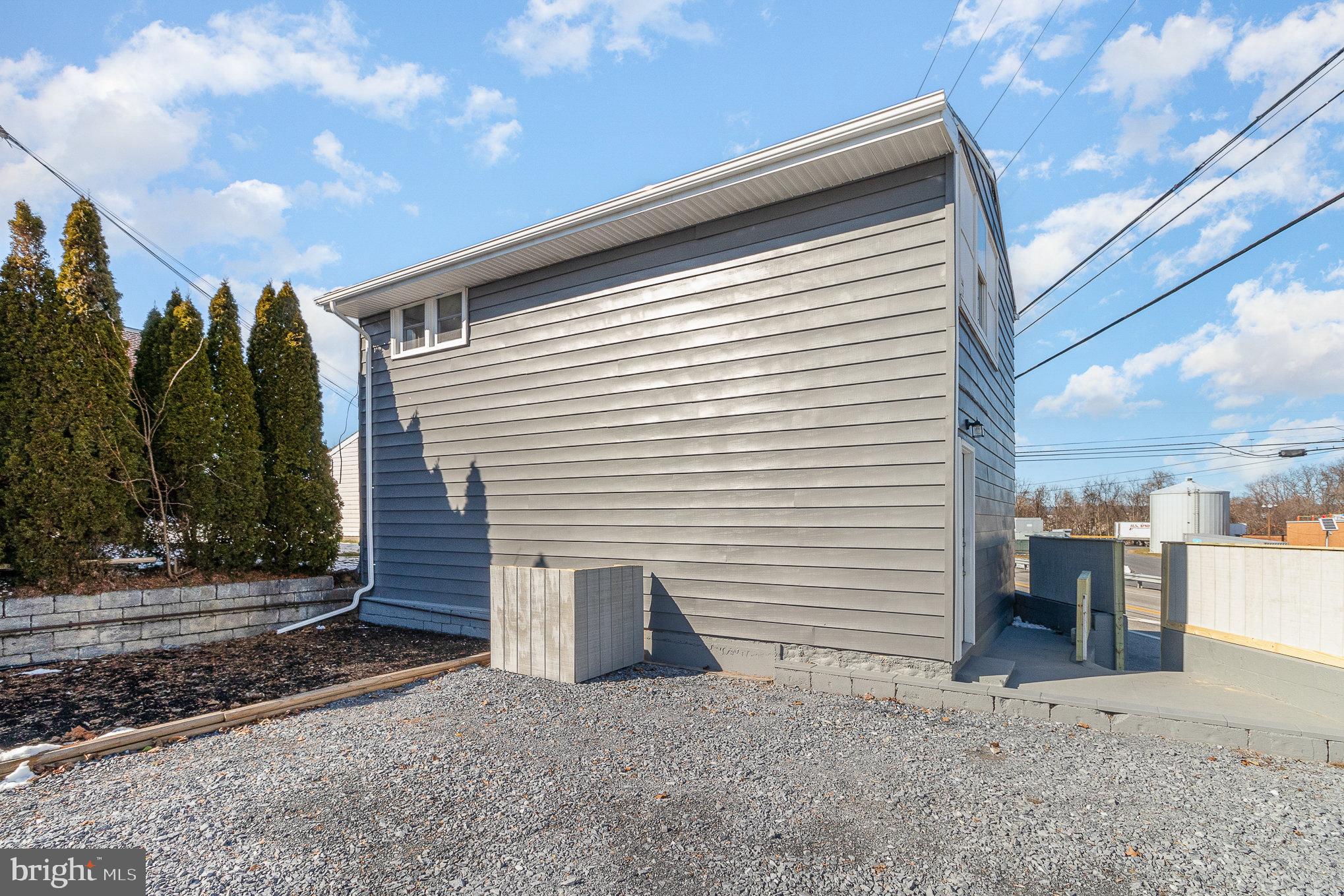 417 E Main St