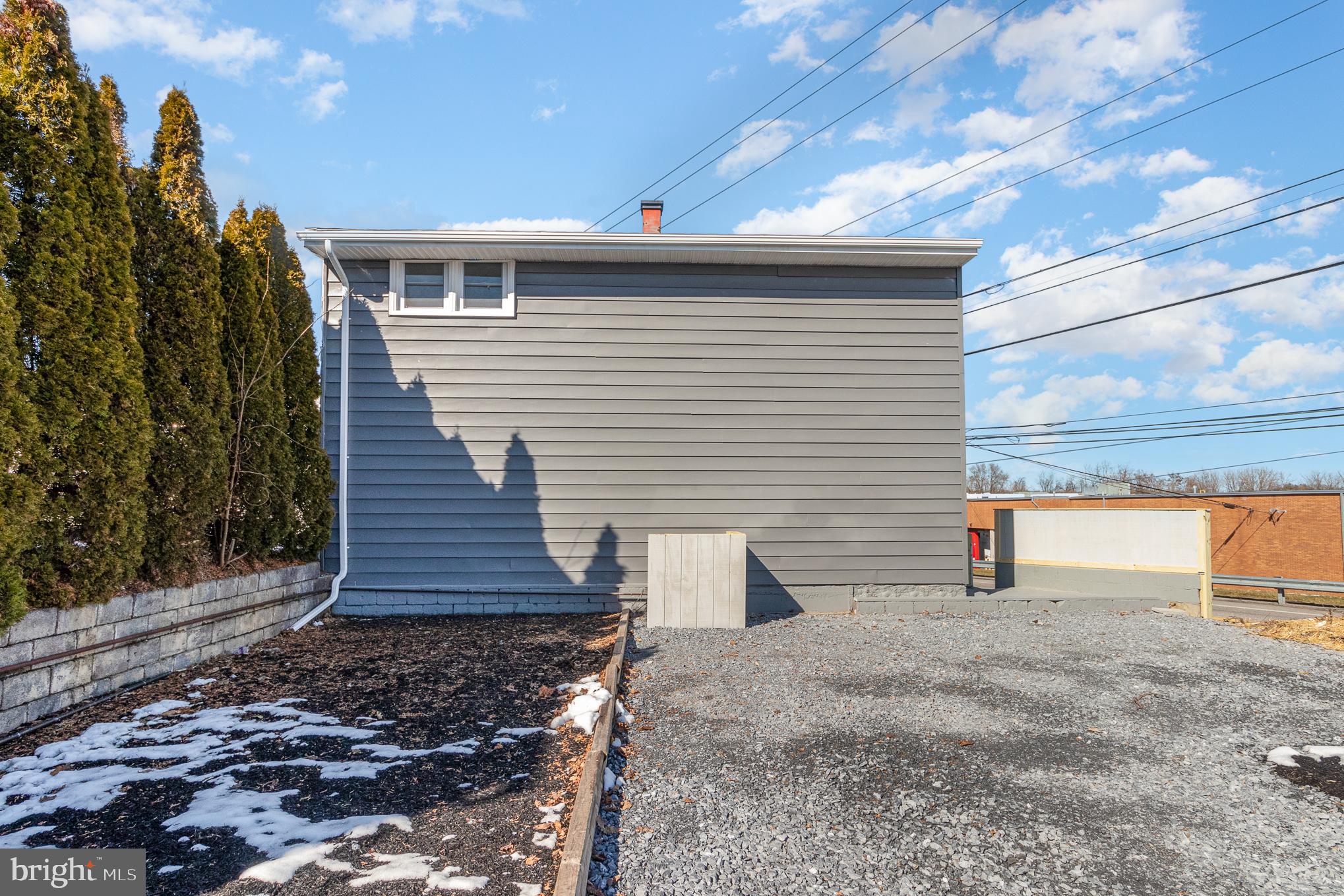 417 E Main St
