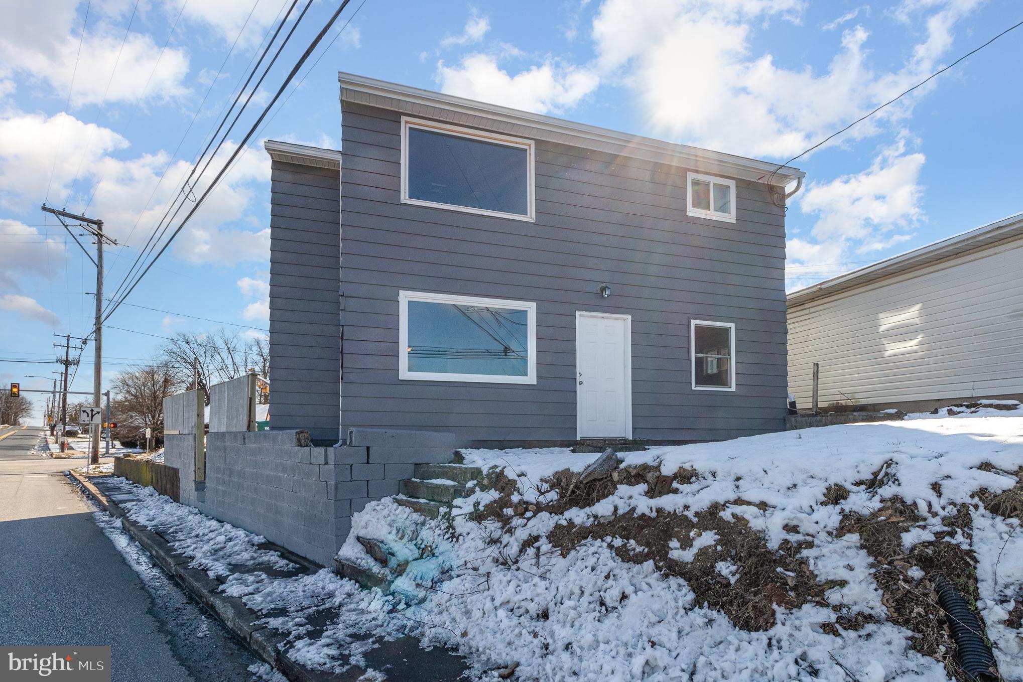 417 E Main St