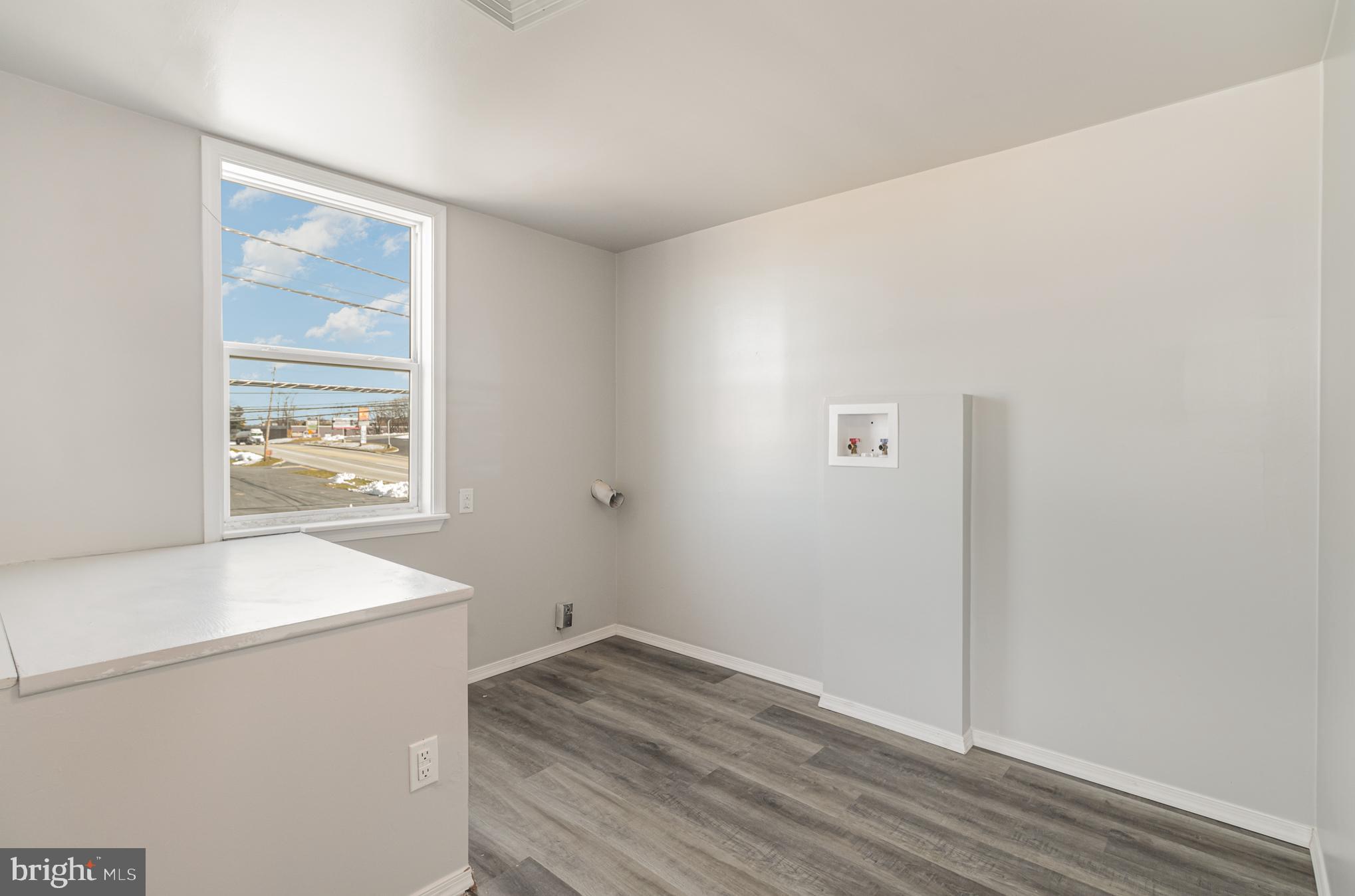 417 E Main St