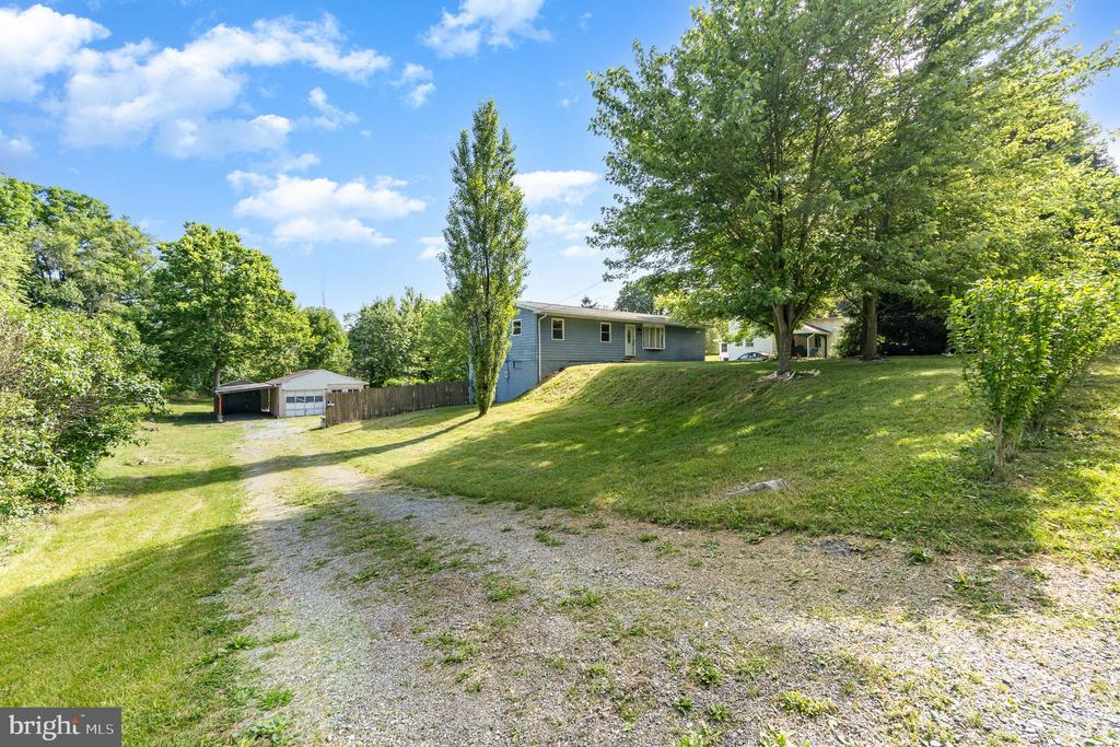 833 W Louther St
