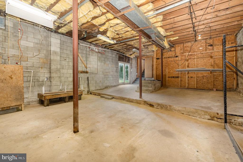 833 W Louther St
