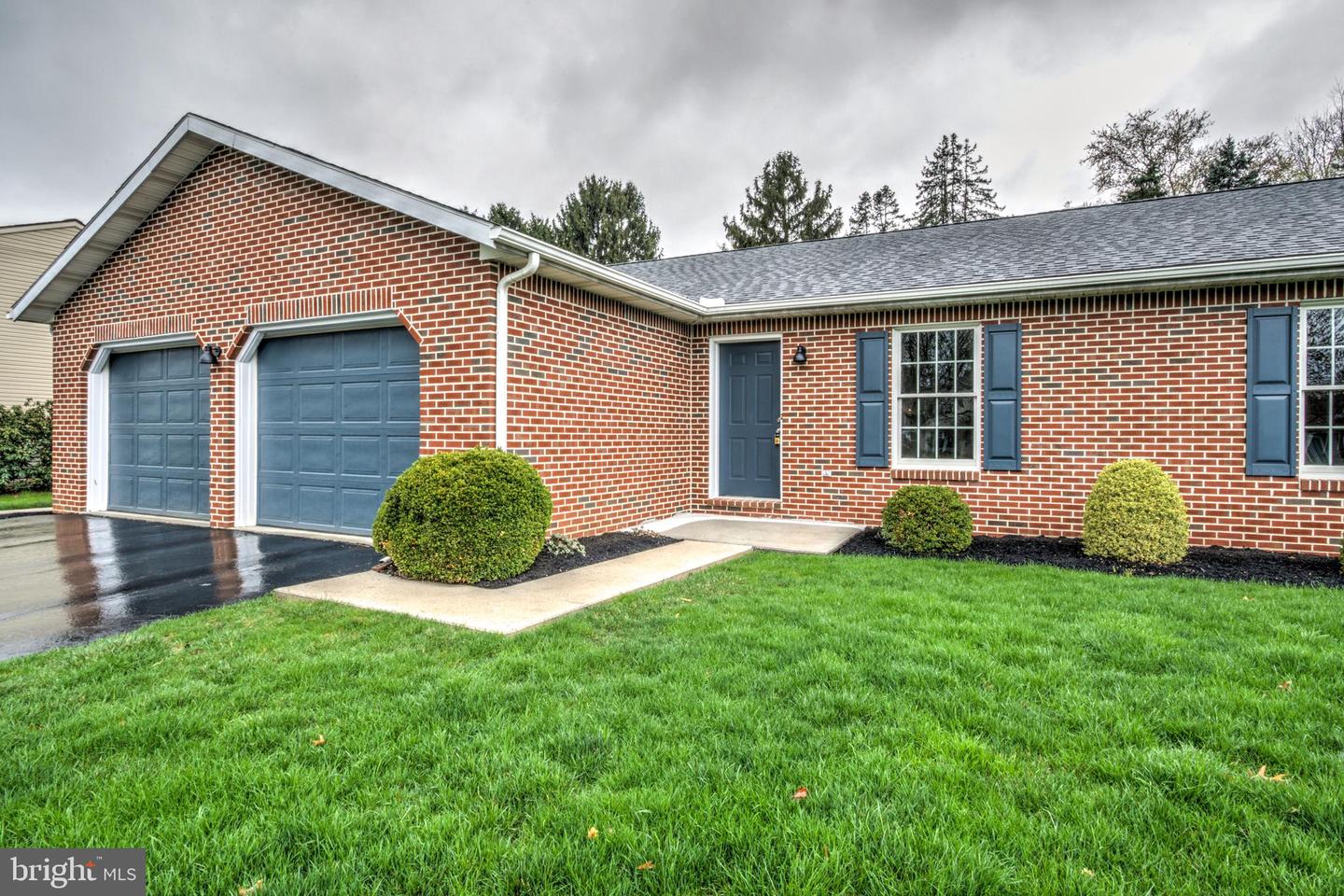 520 Boxwood Ln