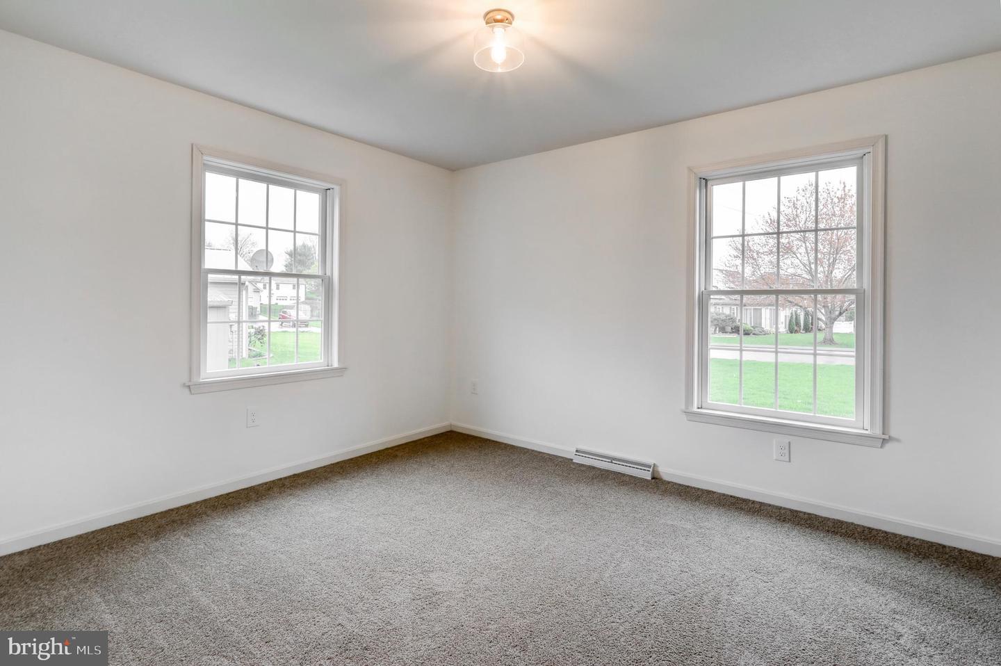 520 Boxwood Ln