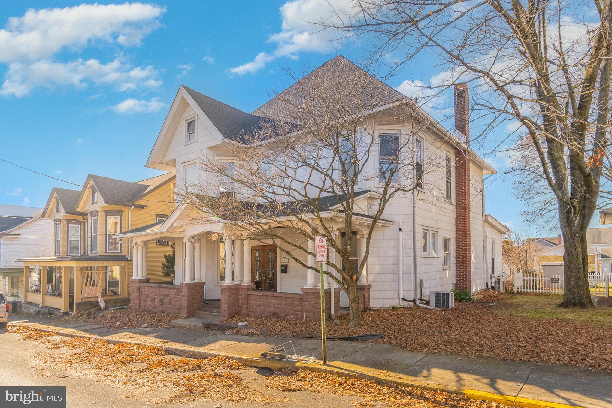 132 East St