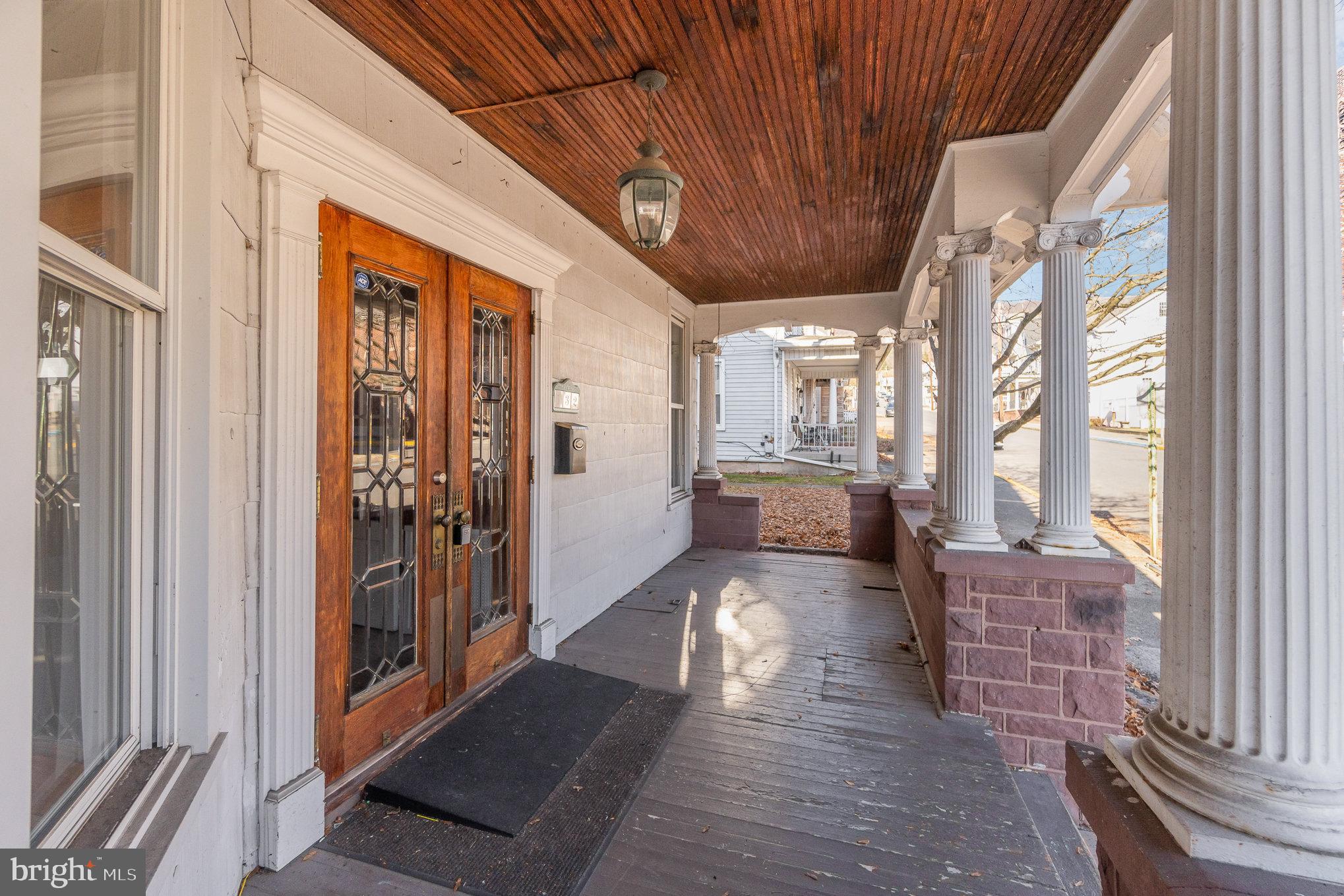 132 East St
