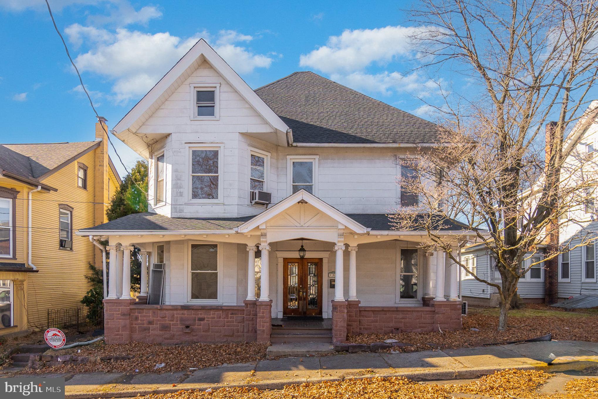 132 East St