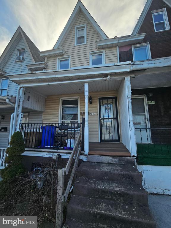 2007 Forster St