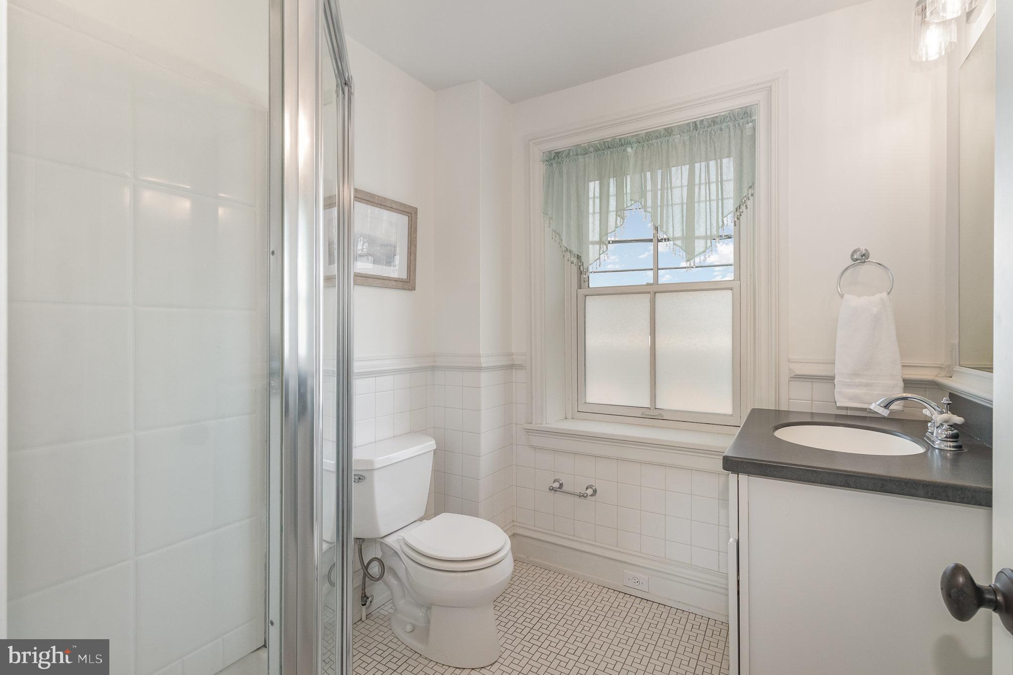 308 E Derry Rd