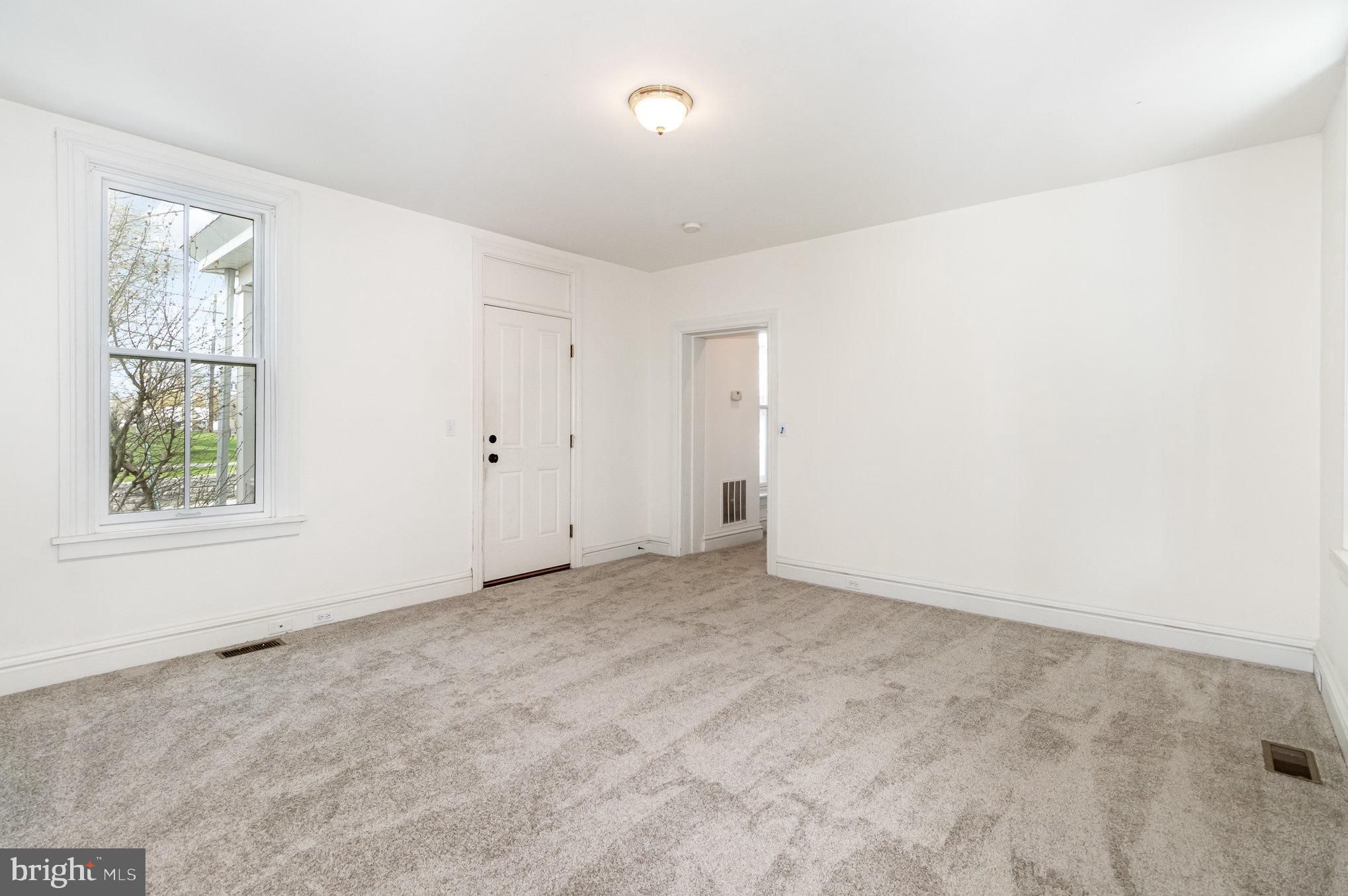 308 E Derry Rd