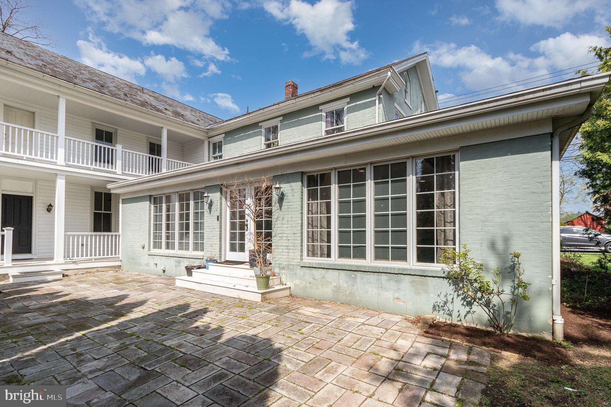 308 E Derry Rd