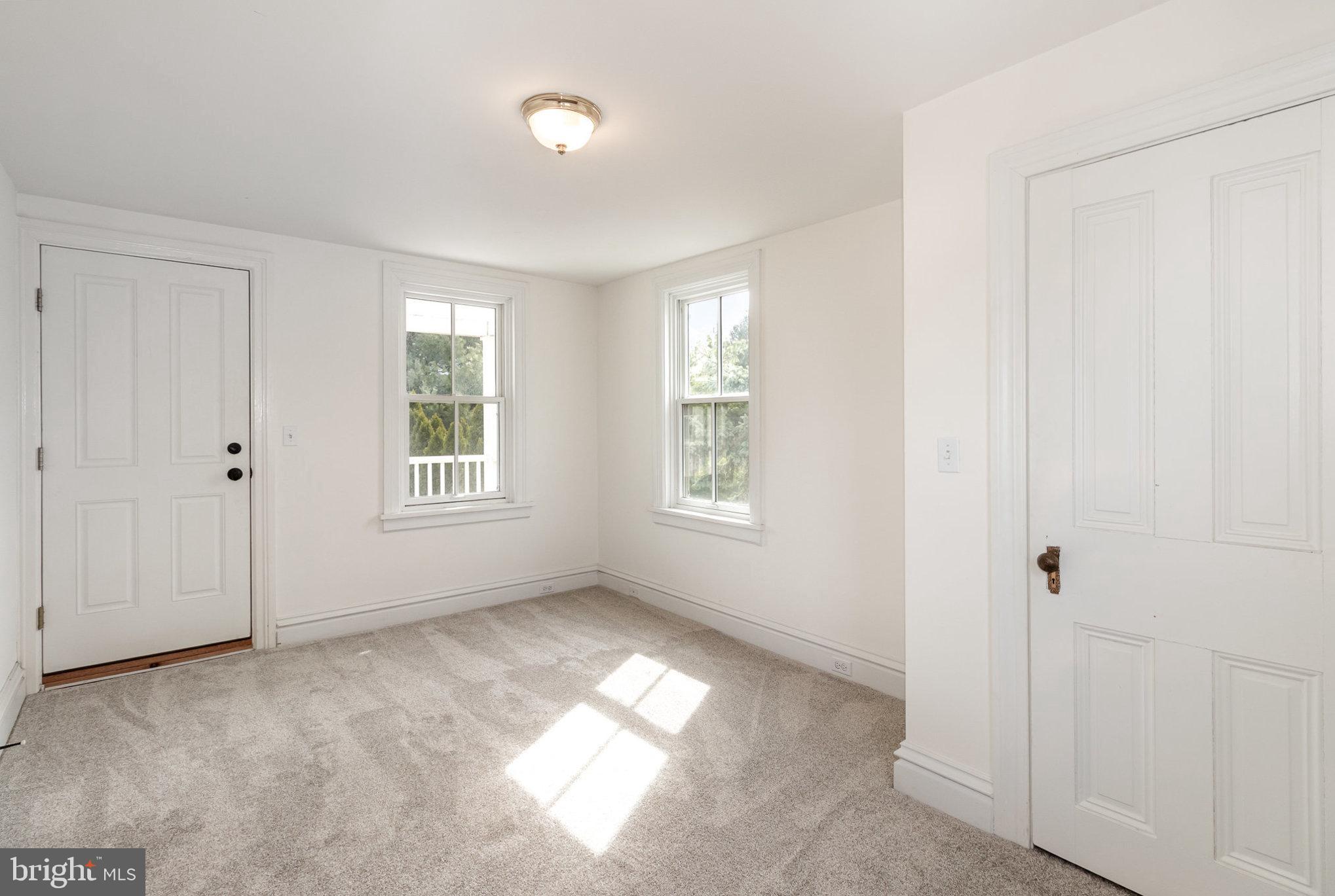 308 E Derry Rd
