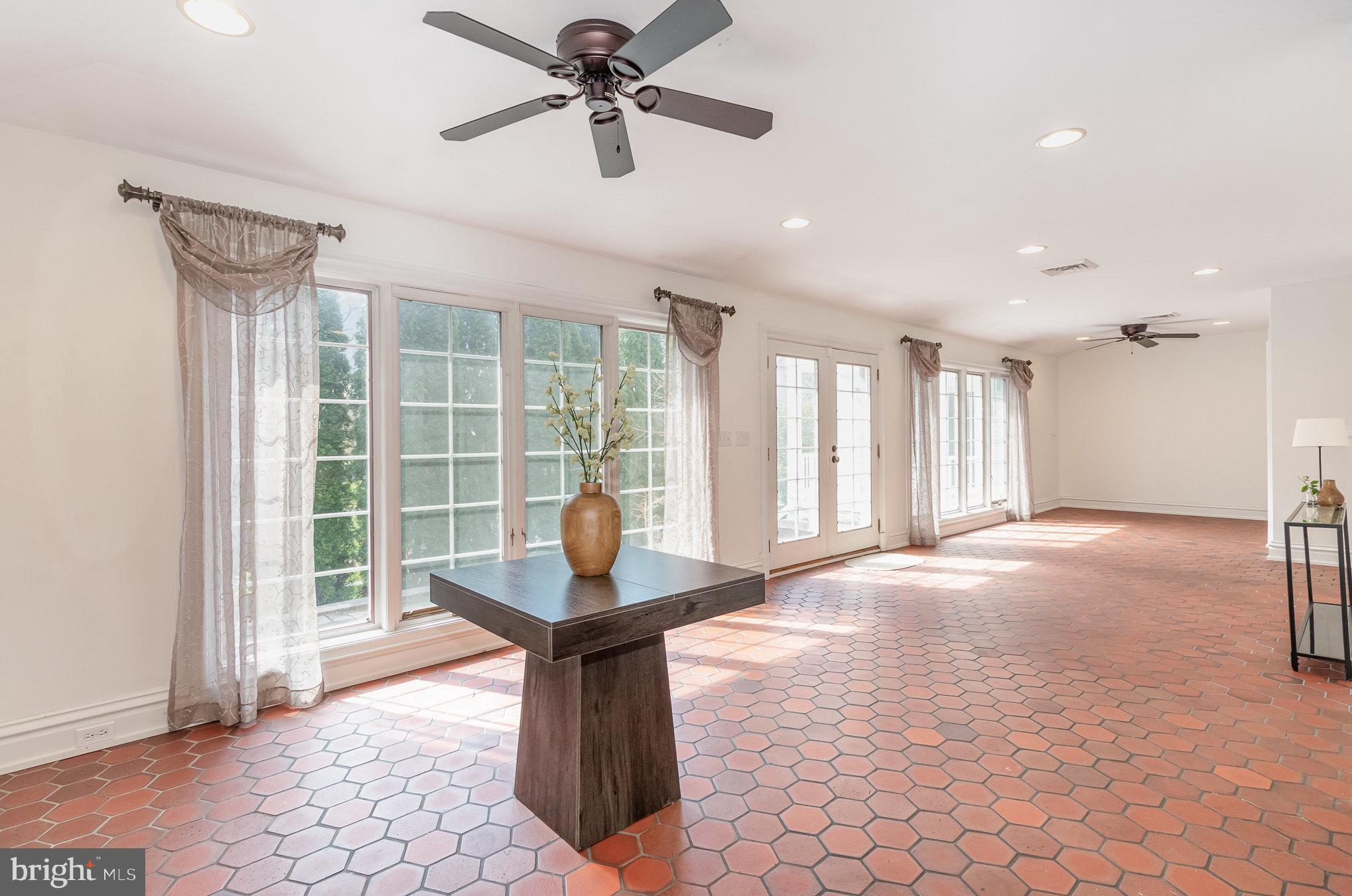 308 E Derry Rd