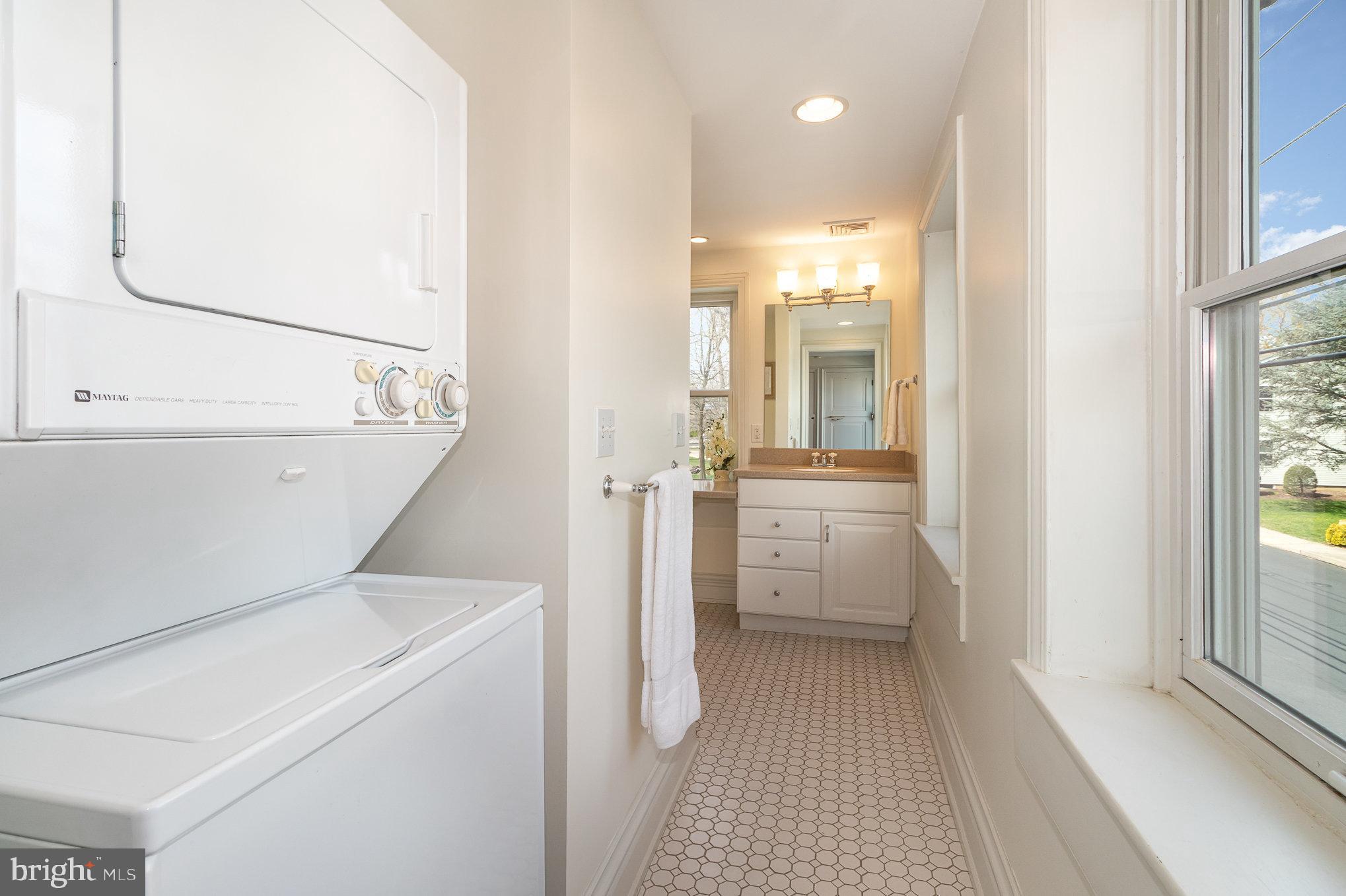 308 E Derry Rd