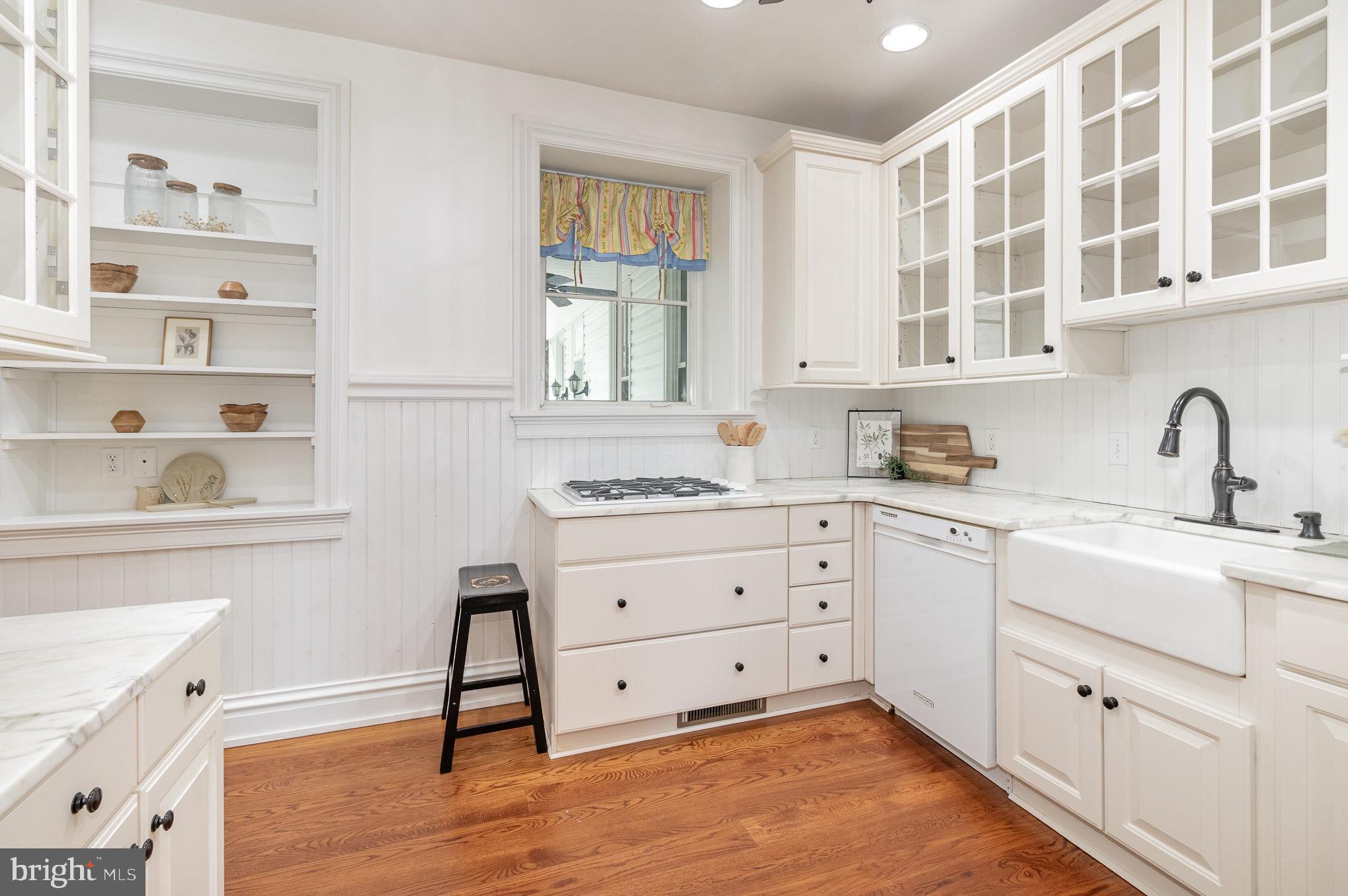 308 E Derry Rd