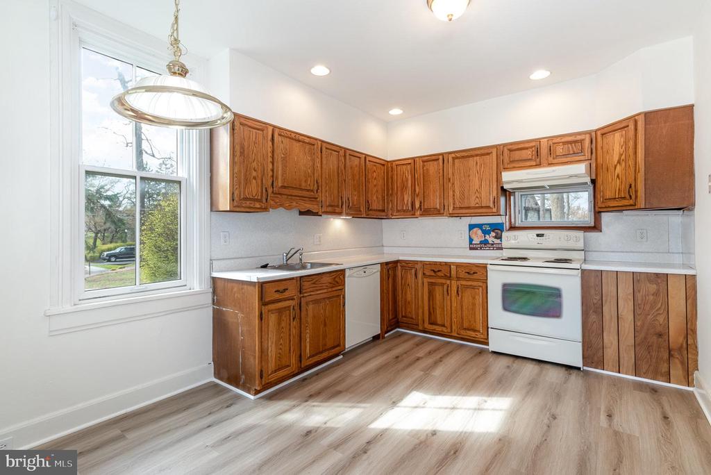 308 E Derry Rd