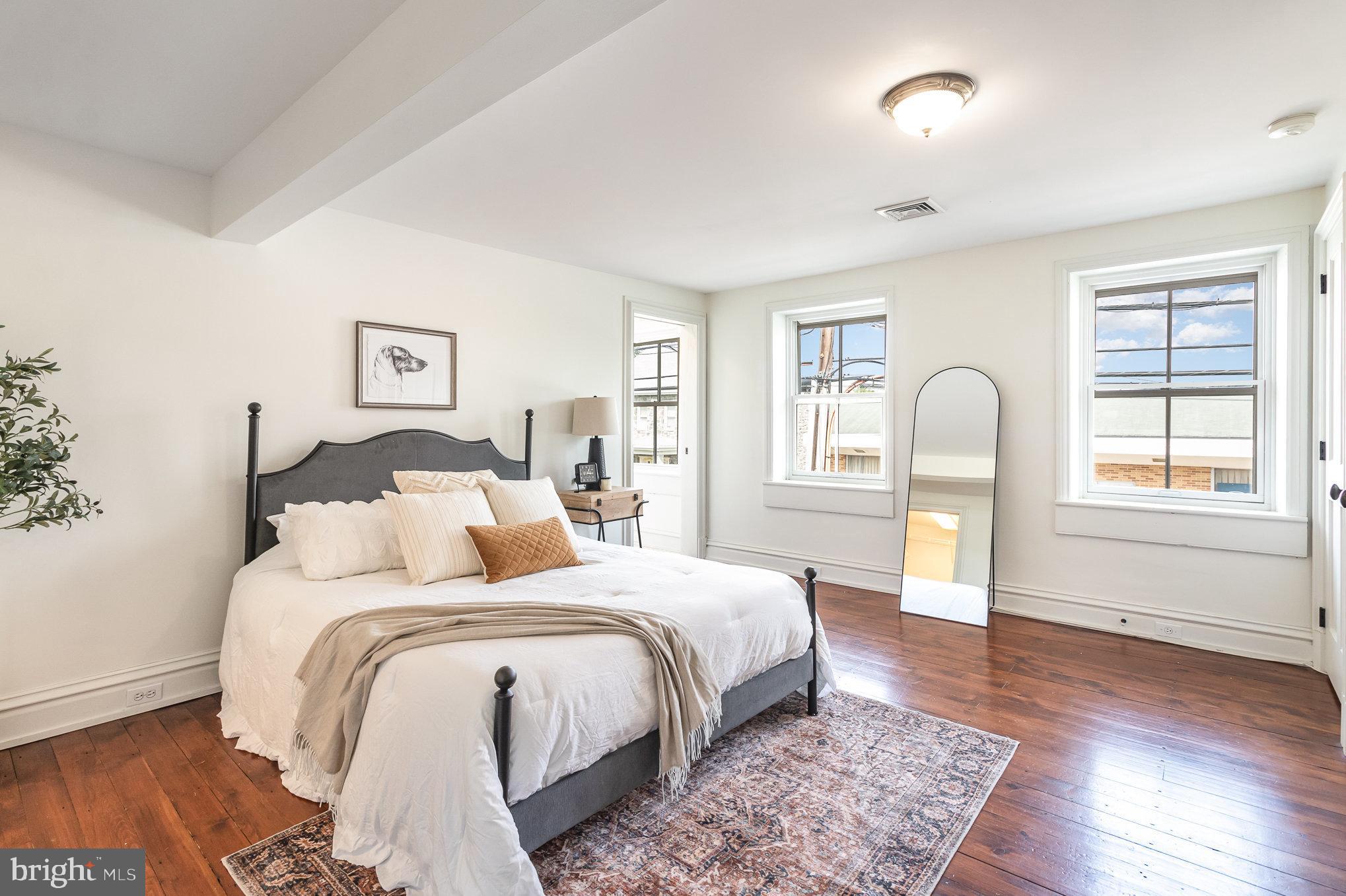308 E Derry Rd