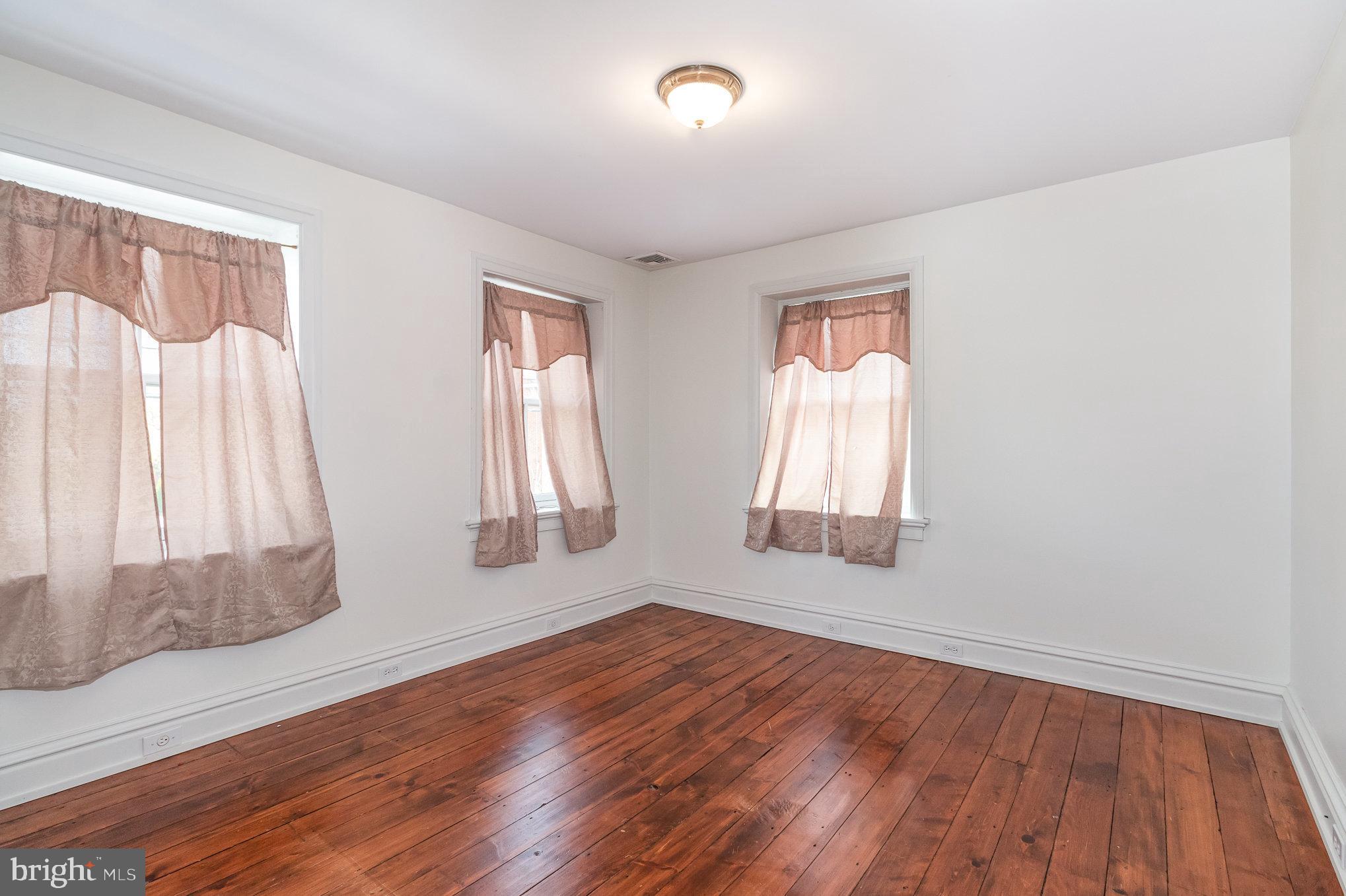 308 E Derry Rd
