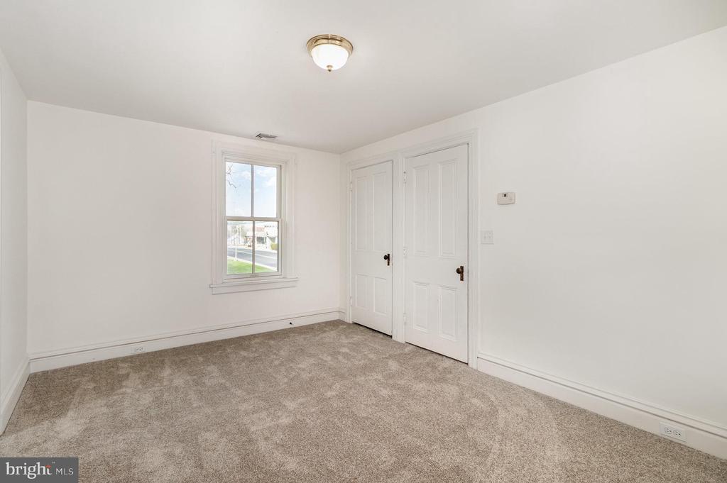 308 E Derry Rd