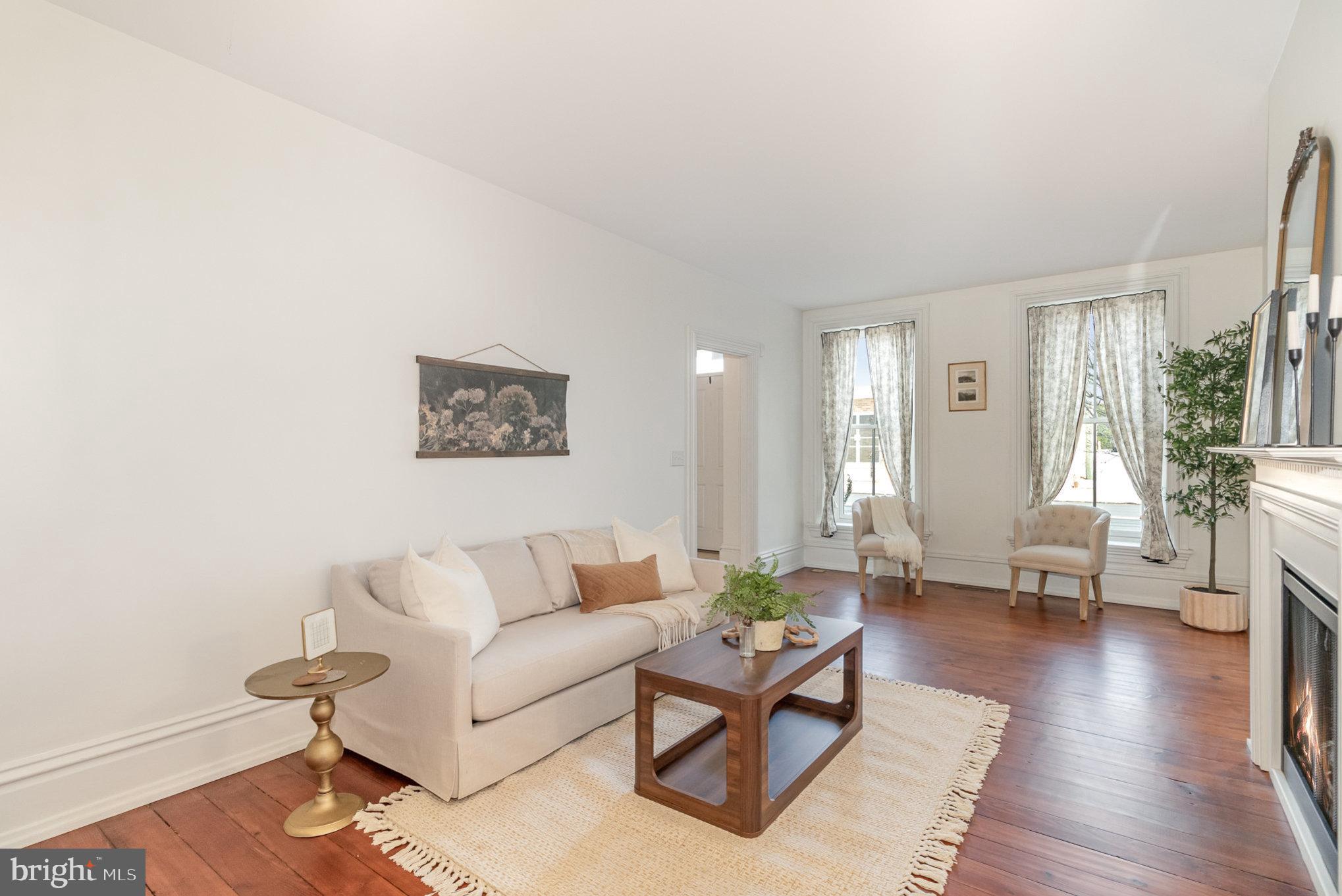 308 E Derry Rd