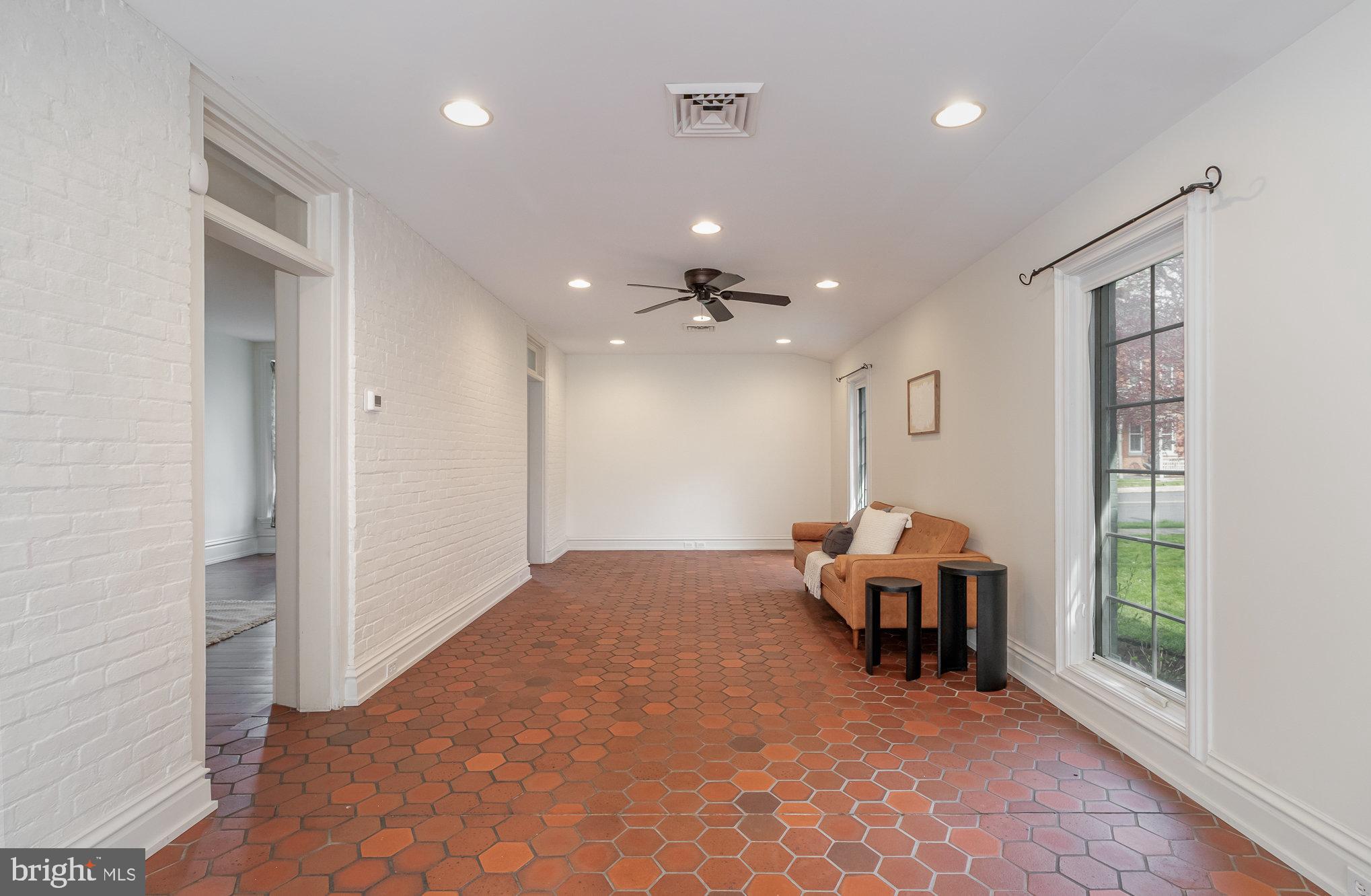 308 E Derry Rd