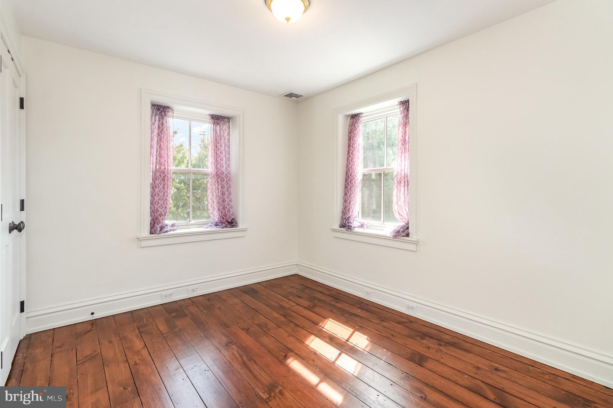 308 E Derry Rd