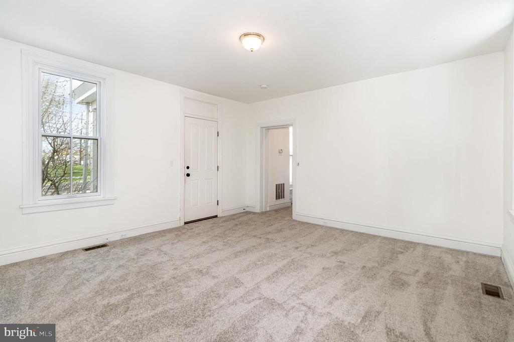 308 E Derry Rd