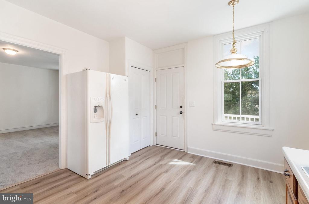 308 E Derry Rd