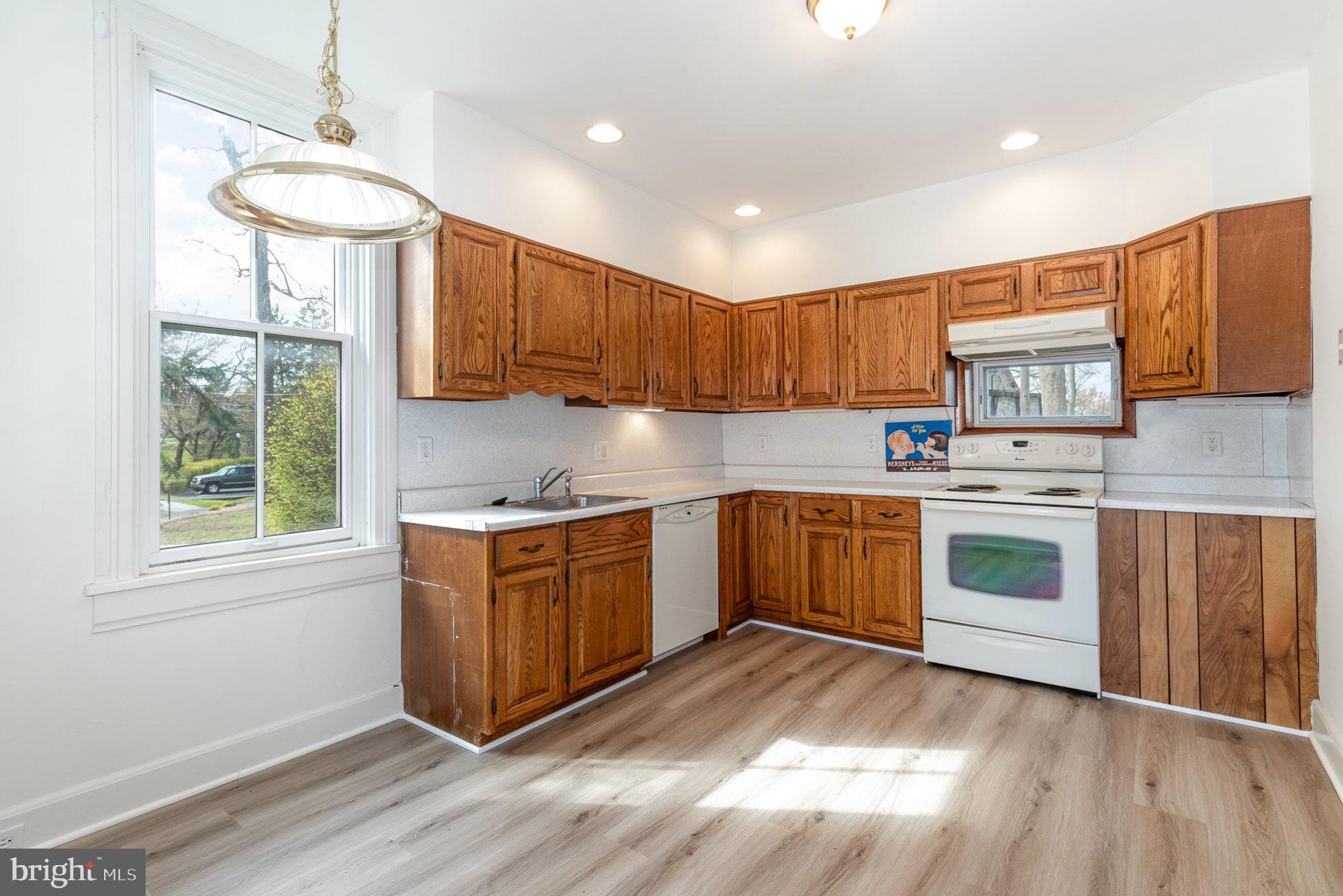 308 E Derry Rd
