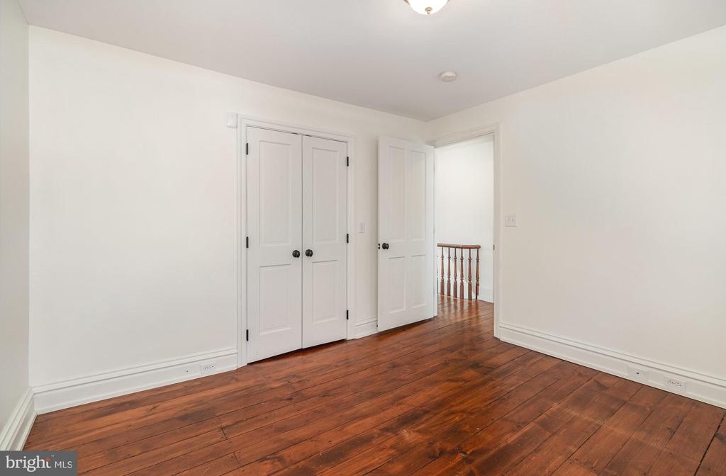 308 E Derry Rd