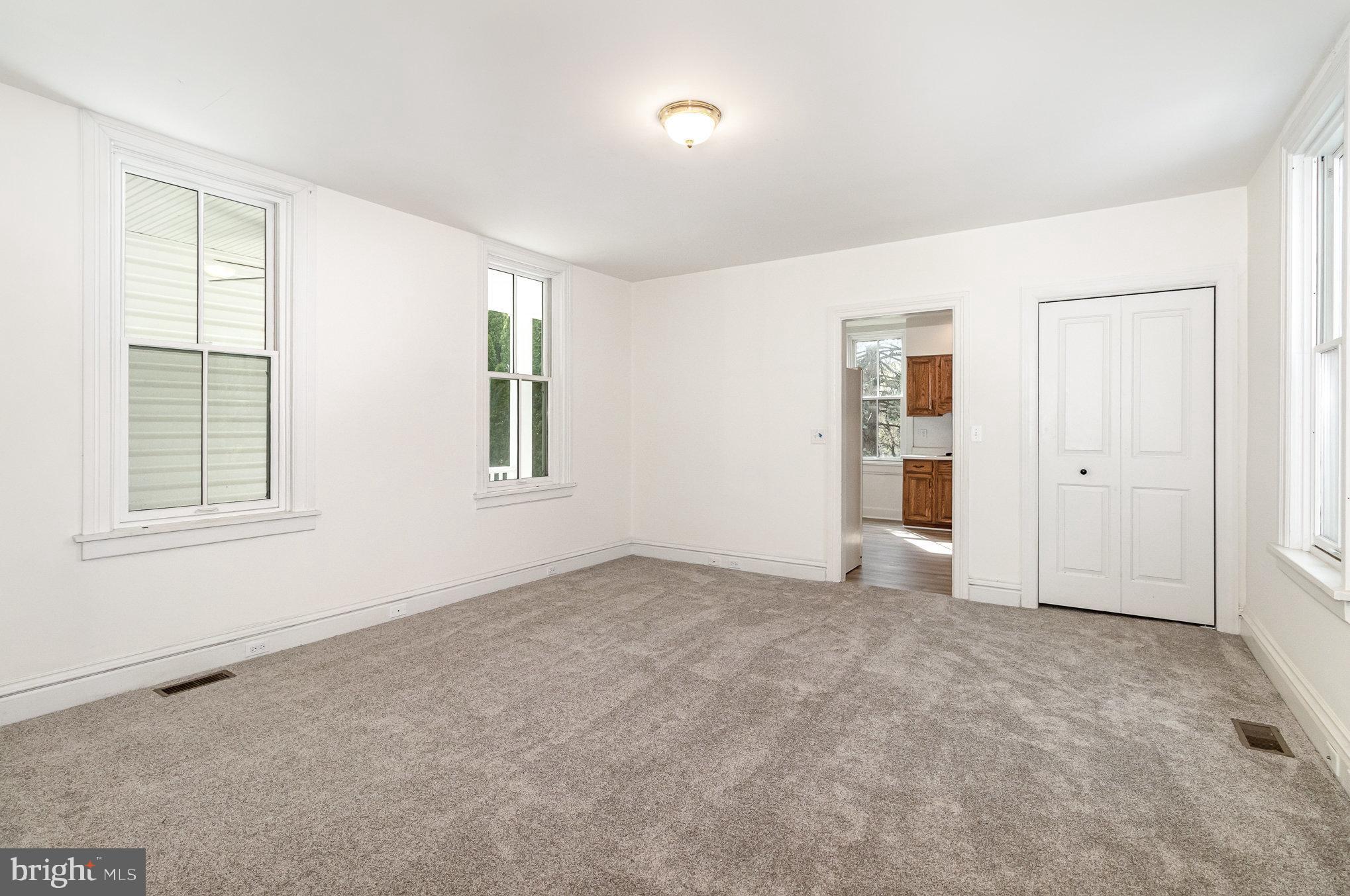 308 E Derry Rd